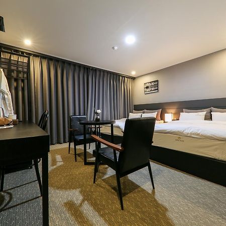 Bcent Hotel Busan Esterno foto
